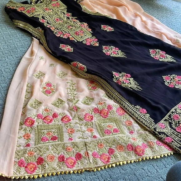 Brown sharara embroidery suit - Picture 5 of 5